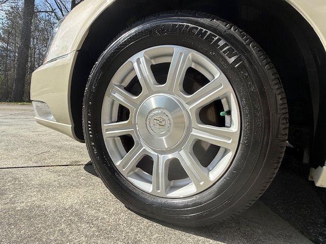 Cadillac DTS V8 2011