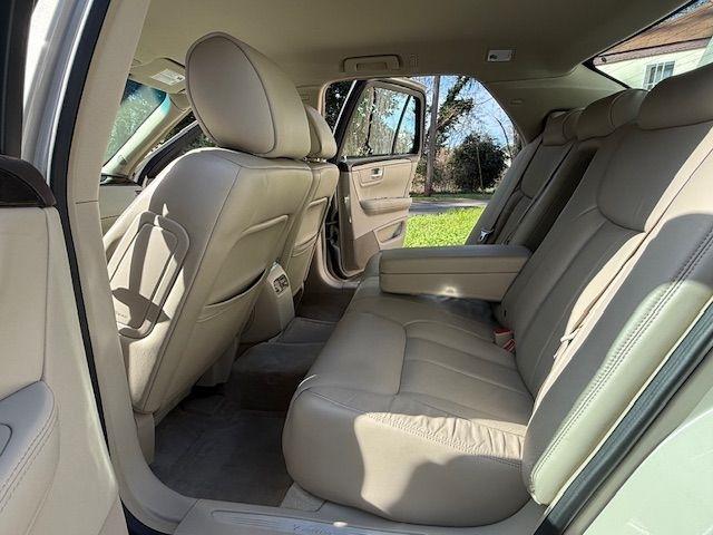 Cadillac DTS V8 2011