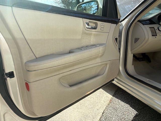 Cadillac DTS V8 2011