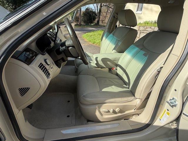 Cadillac DTS V8 2011