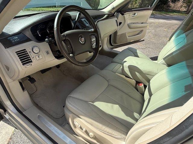 Cadillac DTS V8 2011