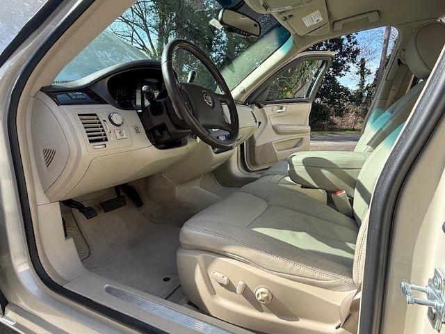 Cadillac DTS V8 2011