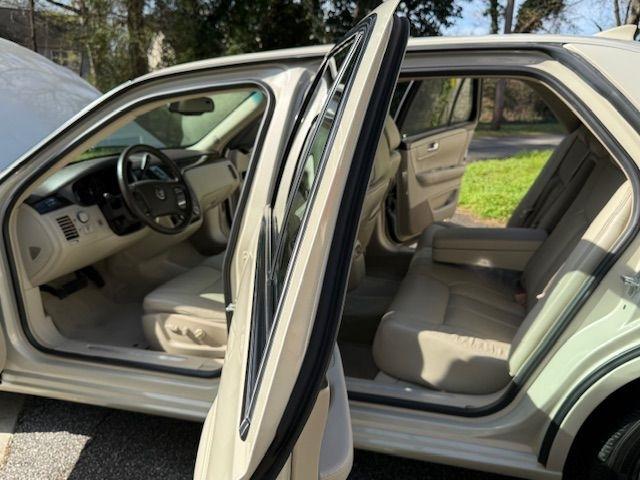 Cadillac DTS V8 2011