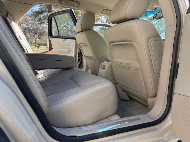 Cadillac DTS V8 2011