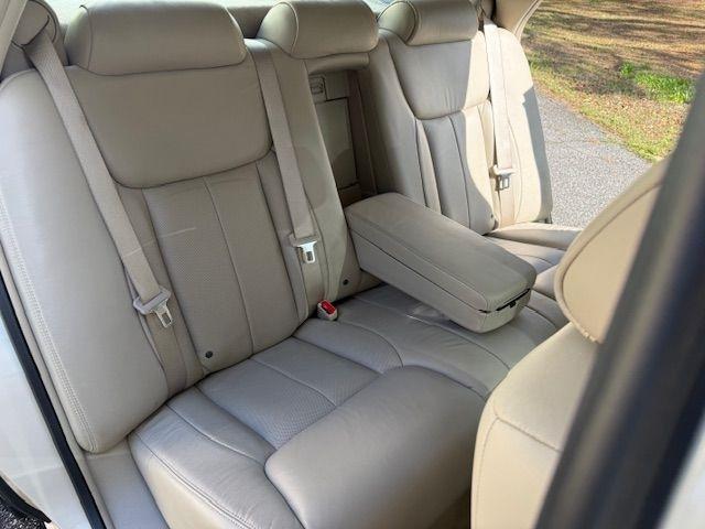 Cadillac DTS V8 2011