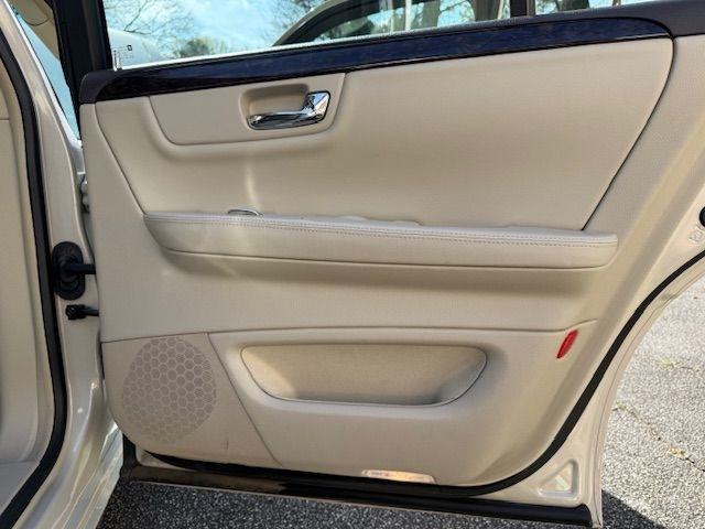 Cadillac DTS V8 2011