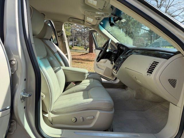 Cadillac DTS V8 2011