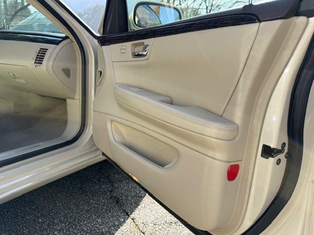 Cadillac DTS V8 2011