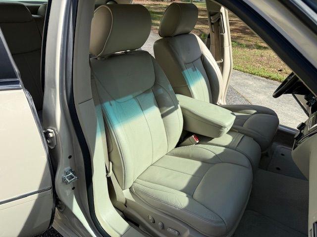 Cadillac DTS V8 2011