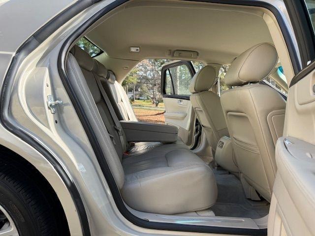 Cadillac DTS V8 2011