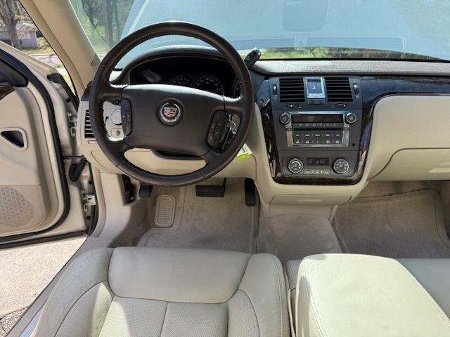 Cadillac DTS V8 2011