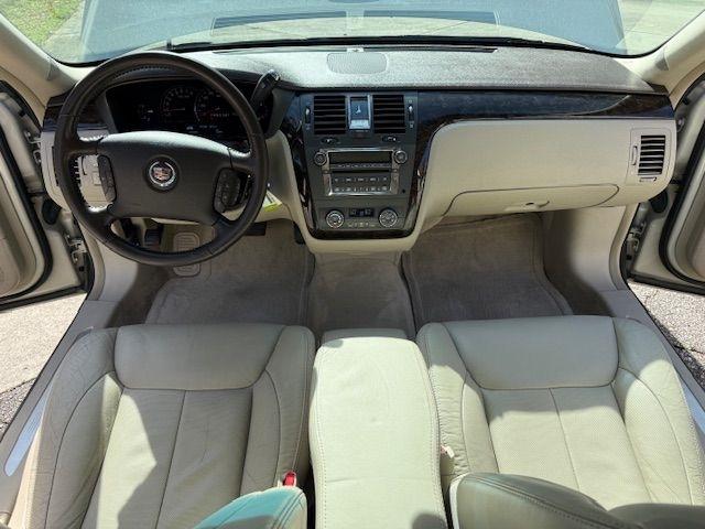 Cadillac DTS V8 2011