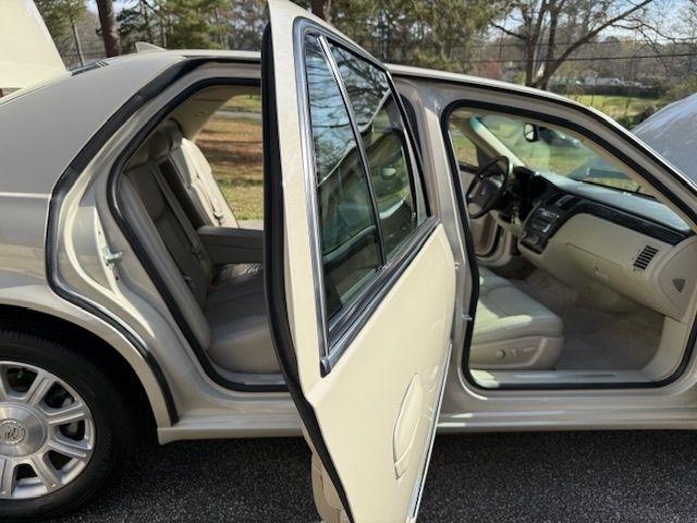 Cadillac DTS V8 2011