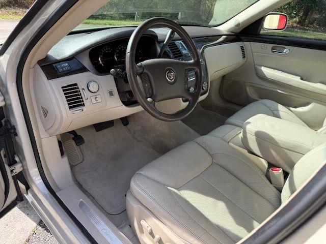 Cadillac DTS V8 2011