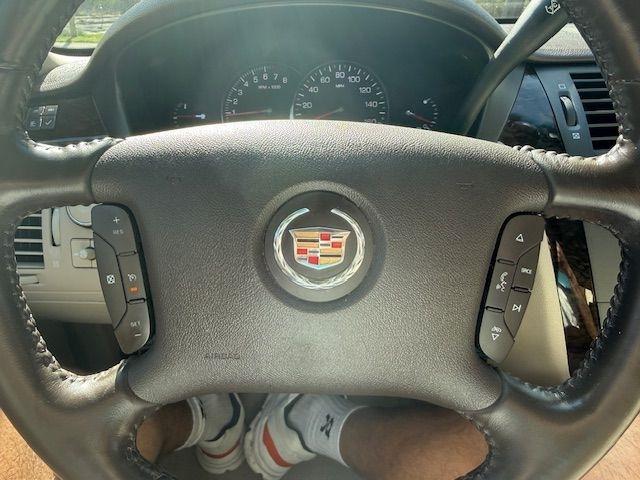 Cadillac DTS V8 2011