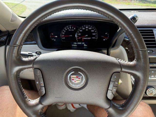 Cadillac DTS V8 2011