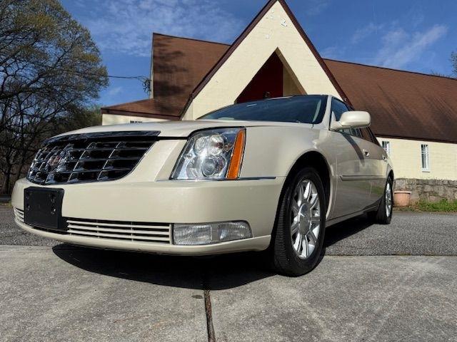 Cadillac DTS V8 2011