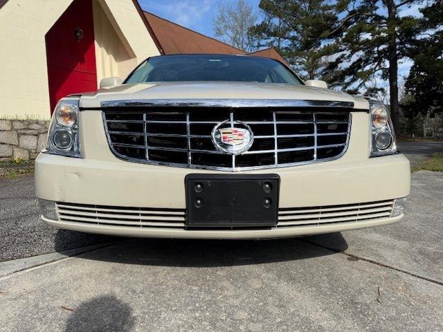 Cadillac DTS V8 2011