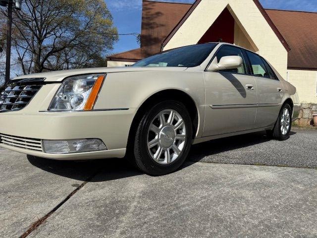 Cadillac DTS V8 2011