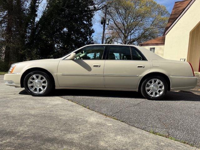 Cadillac DTS V8 2011