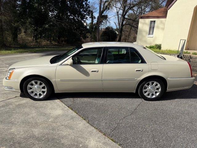 Cadillac DTS V8 2011