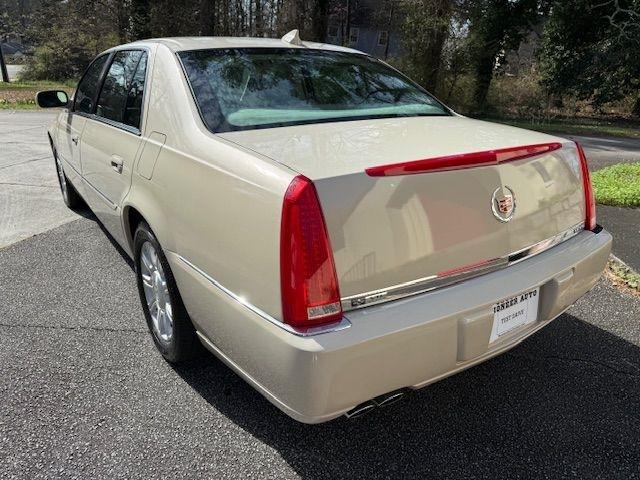 Cadillac DTS V8 2011