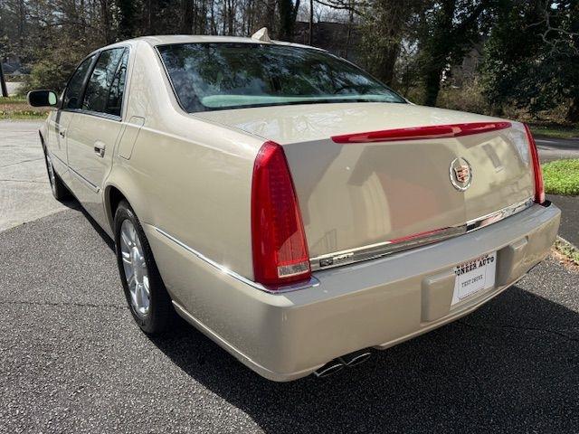 Cadillac DTS V8 2011