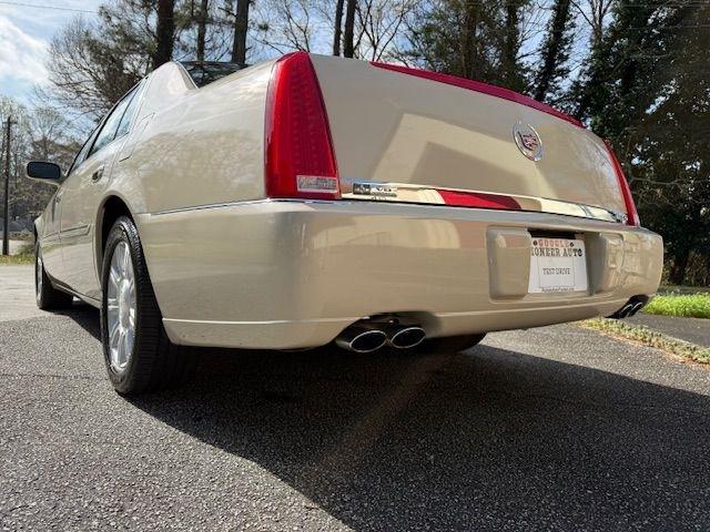 Cadillac DTS V8 2011