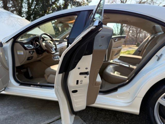 Mercedes-Benz CLS-Class CLS550 2012