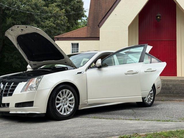 Cadillac CTS Luxury 2012