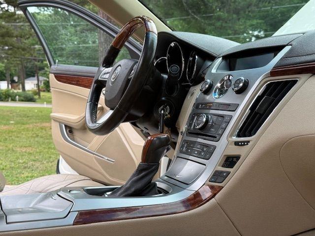 Cadillac CTS Luxury 2012