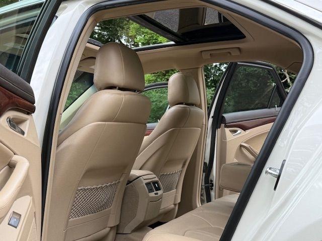 Cadillac CTS Luxury 2012