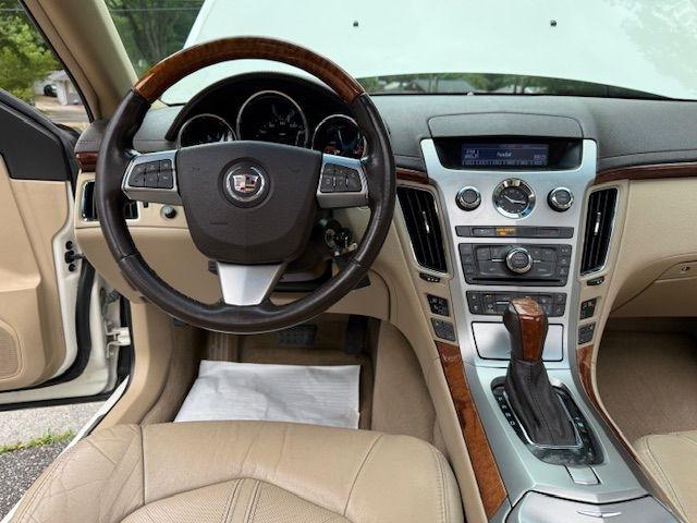 Cadillac CTS Luxury 2012