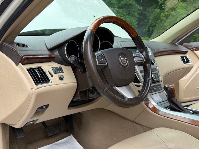 Cadillac CTS Luxury 2012