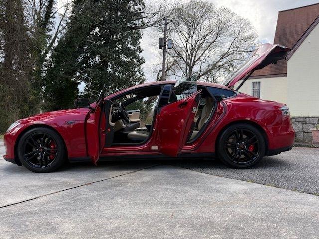 Tesla Model S 85D 2015