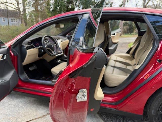 Tesla Model S 85D 2015