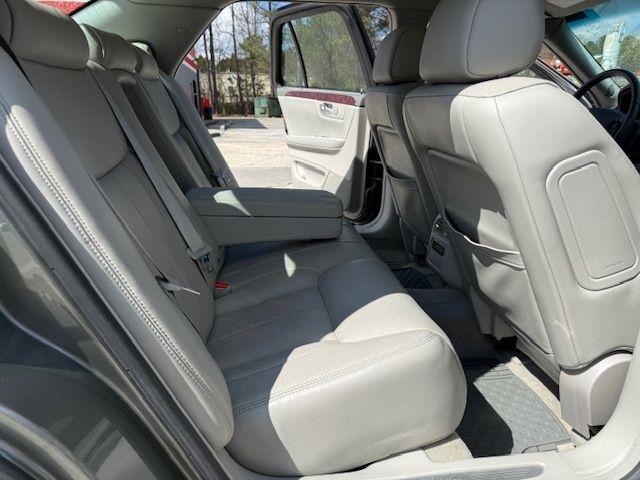 Cadillac DTS Sedan 2007