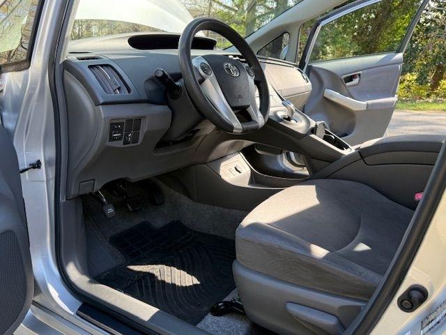 Toyota Prius Prius V 2010