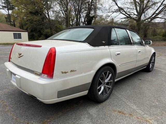 Cadillac DTS V8 2011