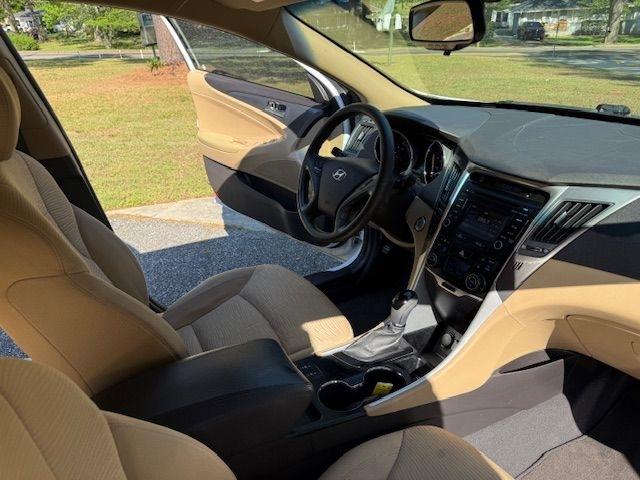 Hyundai Sonata Hybrid Sedan 2015