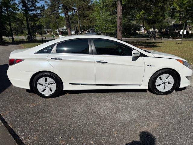 Hyundai Sonata Hybrid Sedan 2015