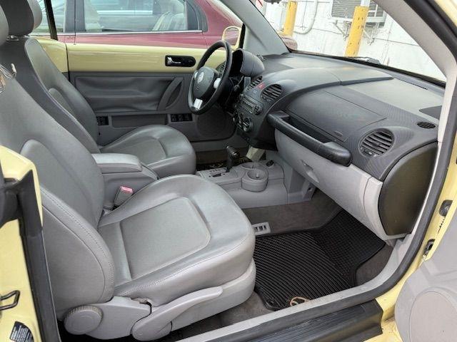 Volkswagen New Beetle GL 2.0L Convertible 2004