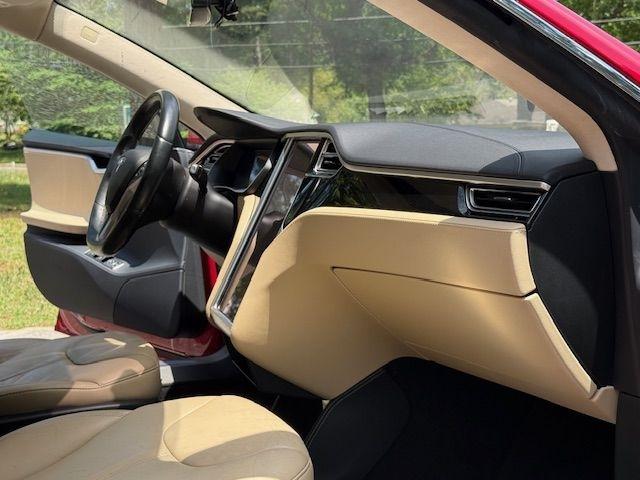 Tesla Model S 85D 2015