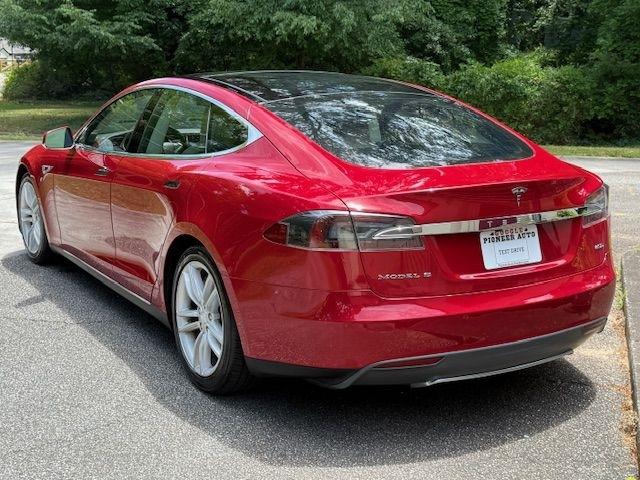 Tesla Model S 85D 2015