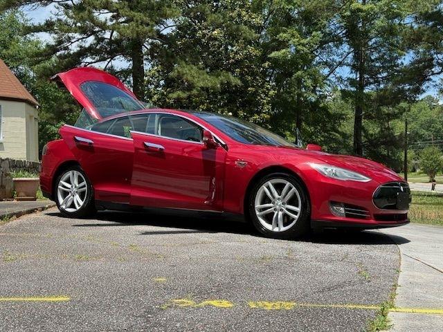 Tesla Model S 85D 2015