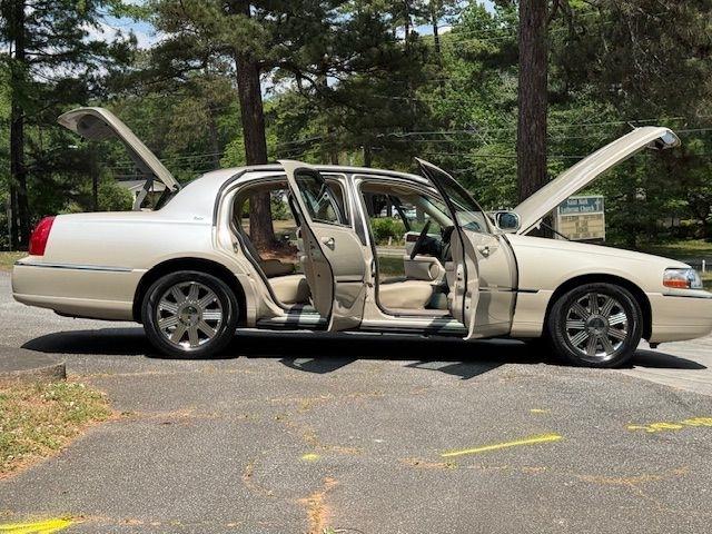 Lincoln Town Car Cartier 2003