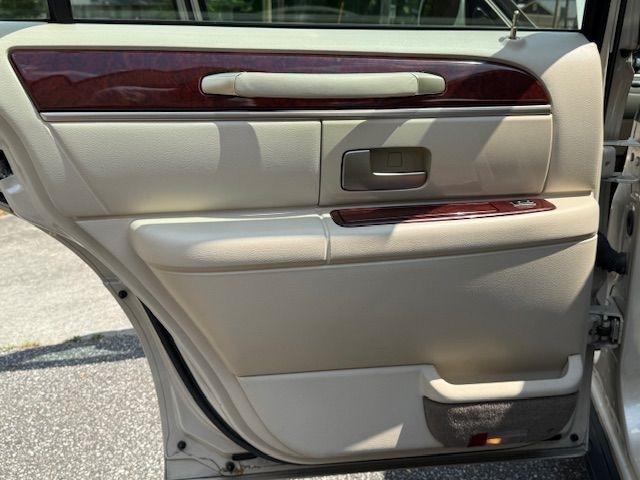 Lincoln Town Car Cartier 2003