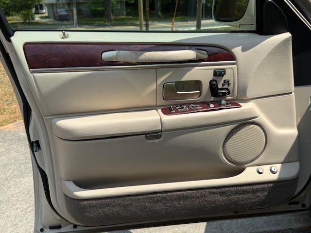 Lincoln Town Car Cartier 2003