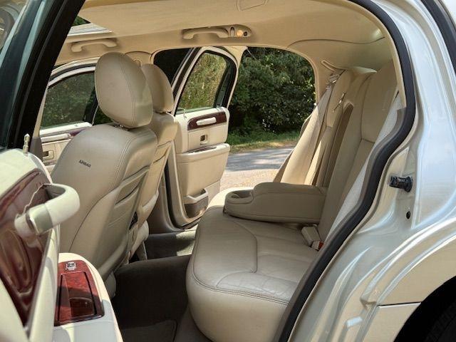 Lincoln Town Car Cartier 2003