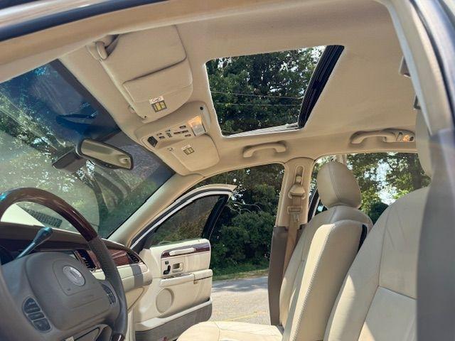 Lincoln Town Car Cartier 2003